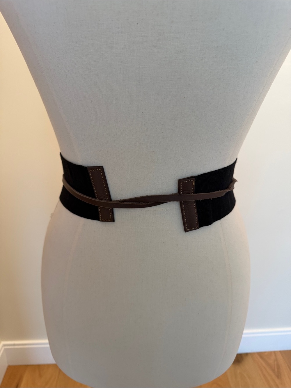 Not Brown Faux Leather Waist Tie Belt for Women.  Made In Italy. - Picture 3 of 4